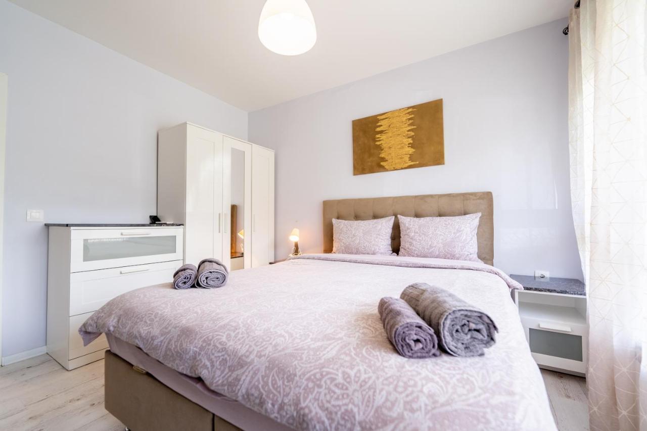 Sunny Apartment In Studentski Grad, Behind Unss Sofia Exterior foto